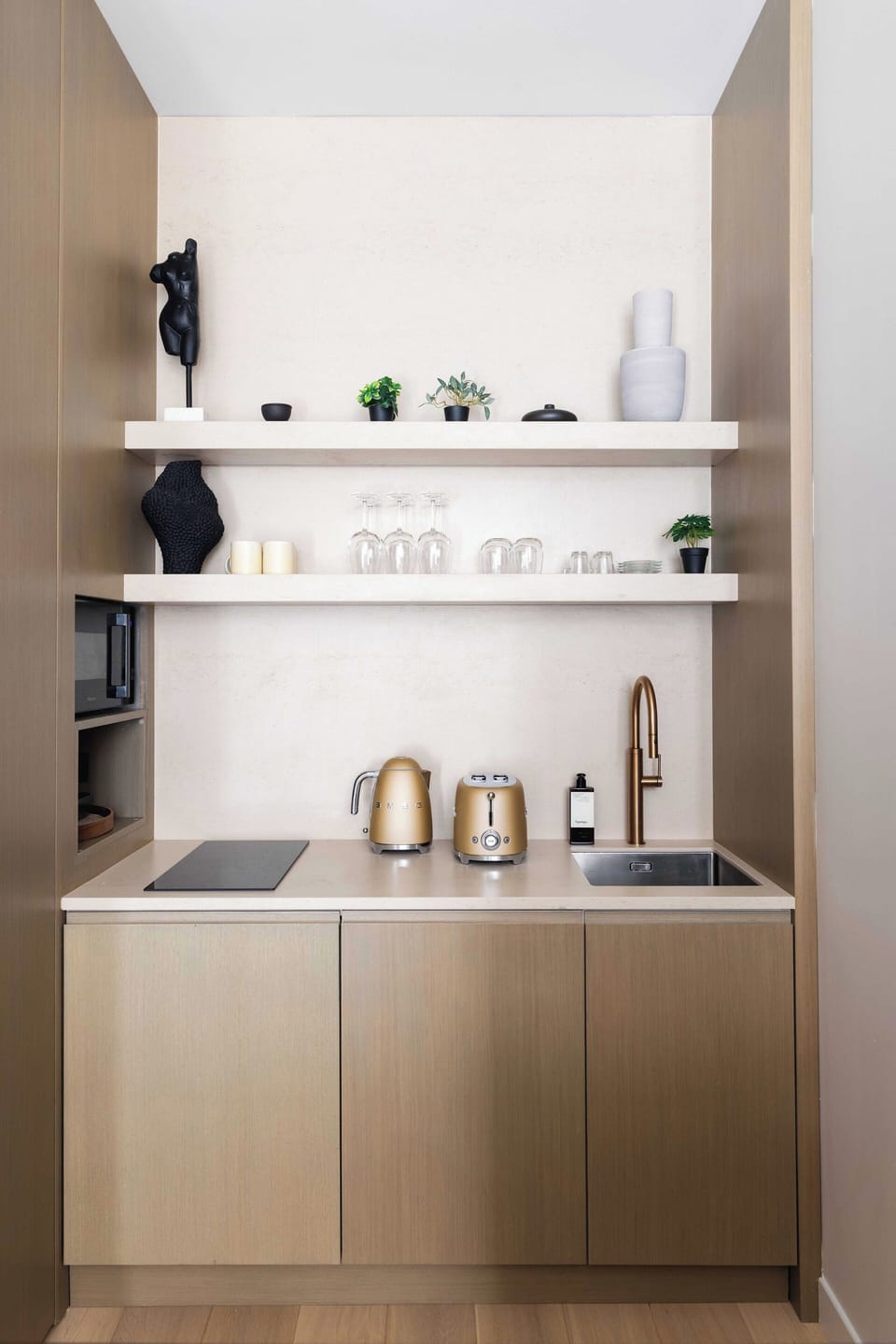 House | Private kitchen | Coffee/tea maker, fridge, microwave, stovetop