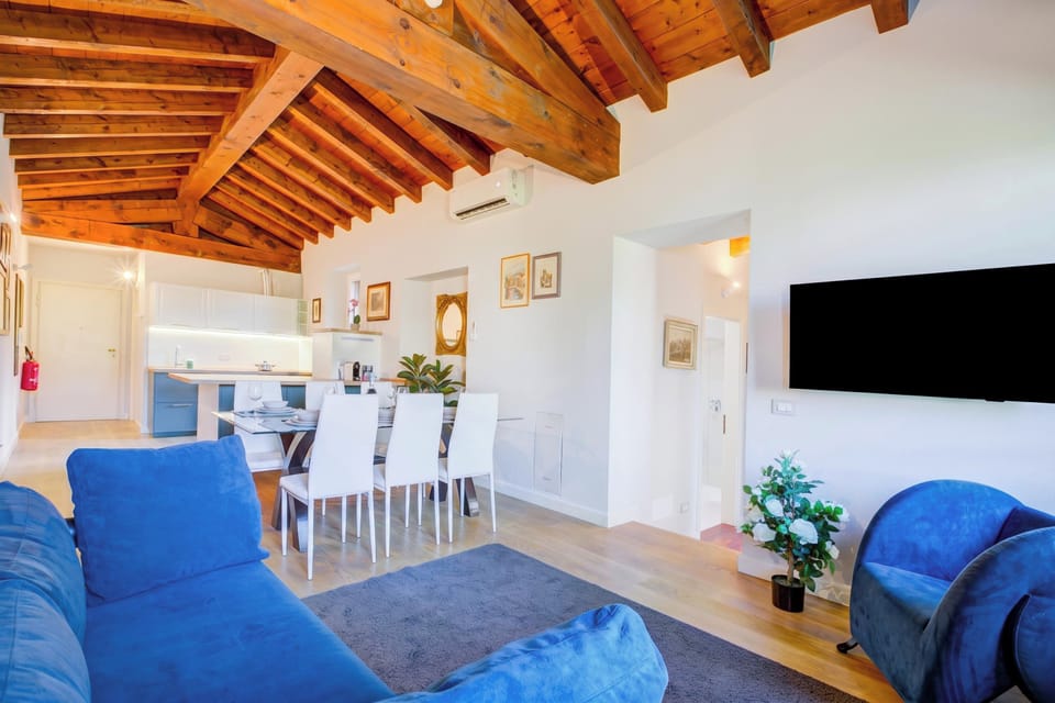 Standard Apartment, 2 Bedrooms, 2 Bathrooms (Paul | Spacious Central Apart &) | Living room
