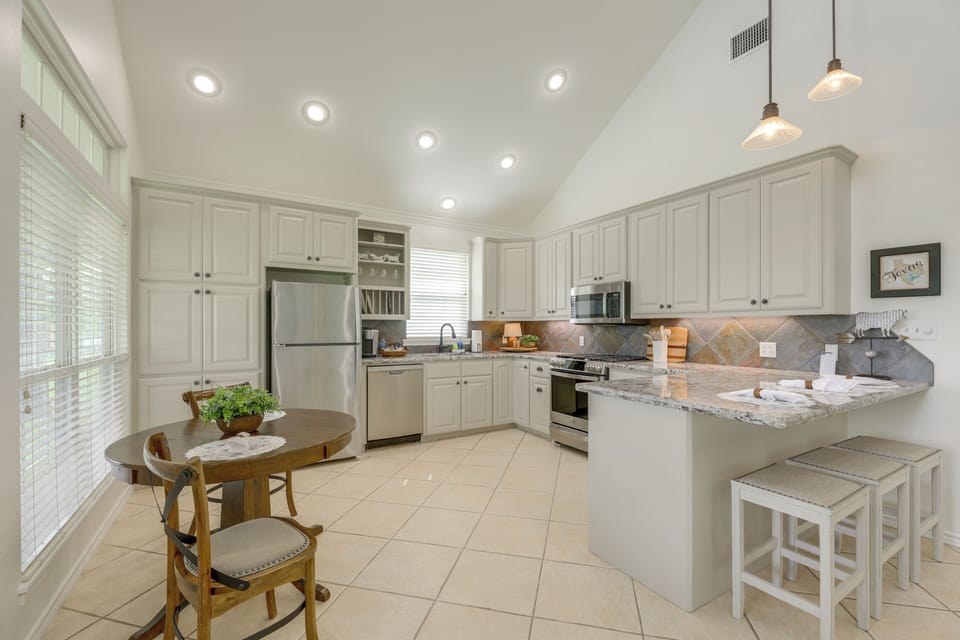 Kitchen | Dining Table