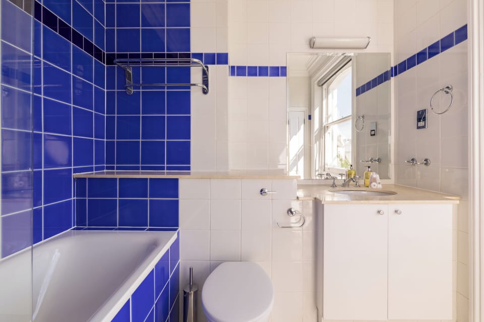 The Steele Blue House Apartment in London Borough of Camden