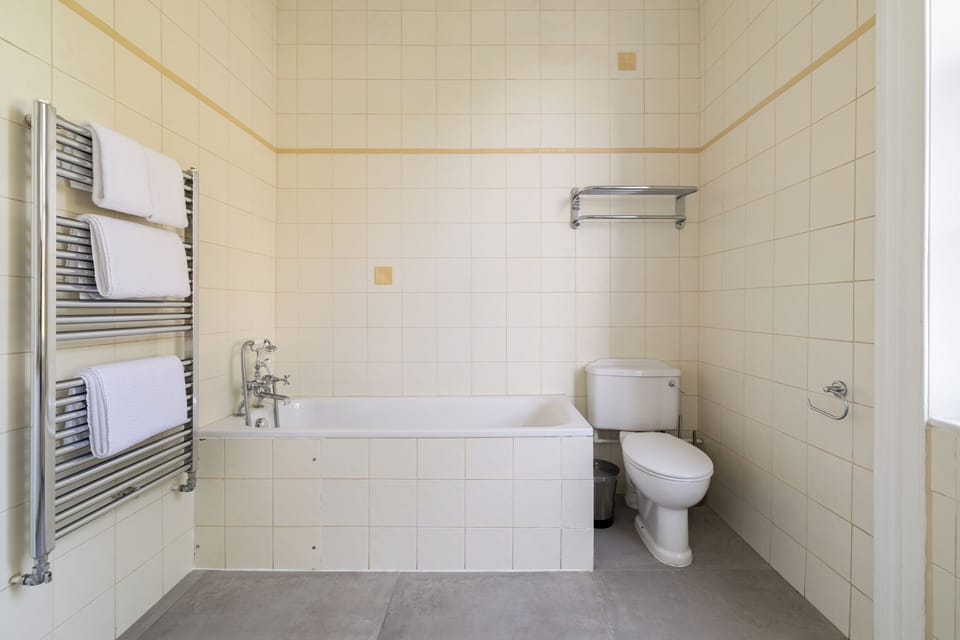 The Steele Blue House Apartment in London Borough of Camden