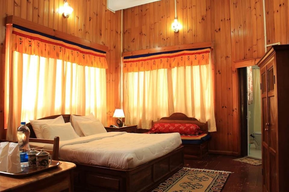 Deluxe Double or Twin Room, Mountain View | Iron/ironing board (on request), WiFi (free)