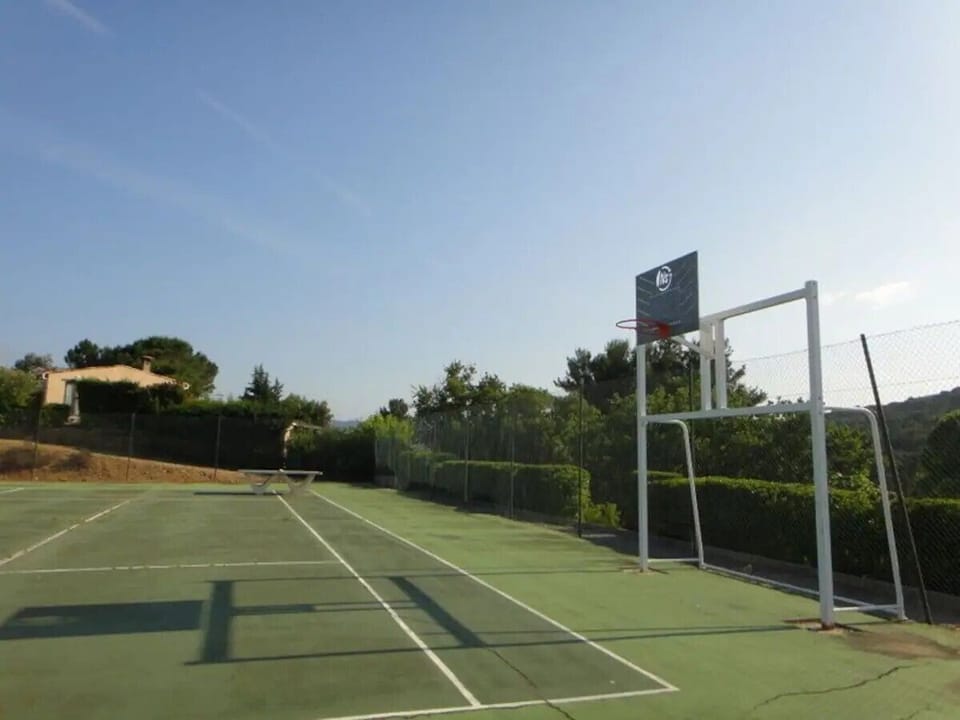Sport court