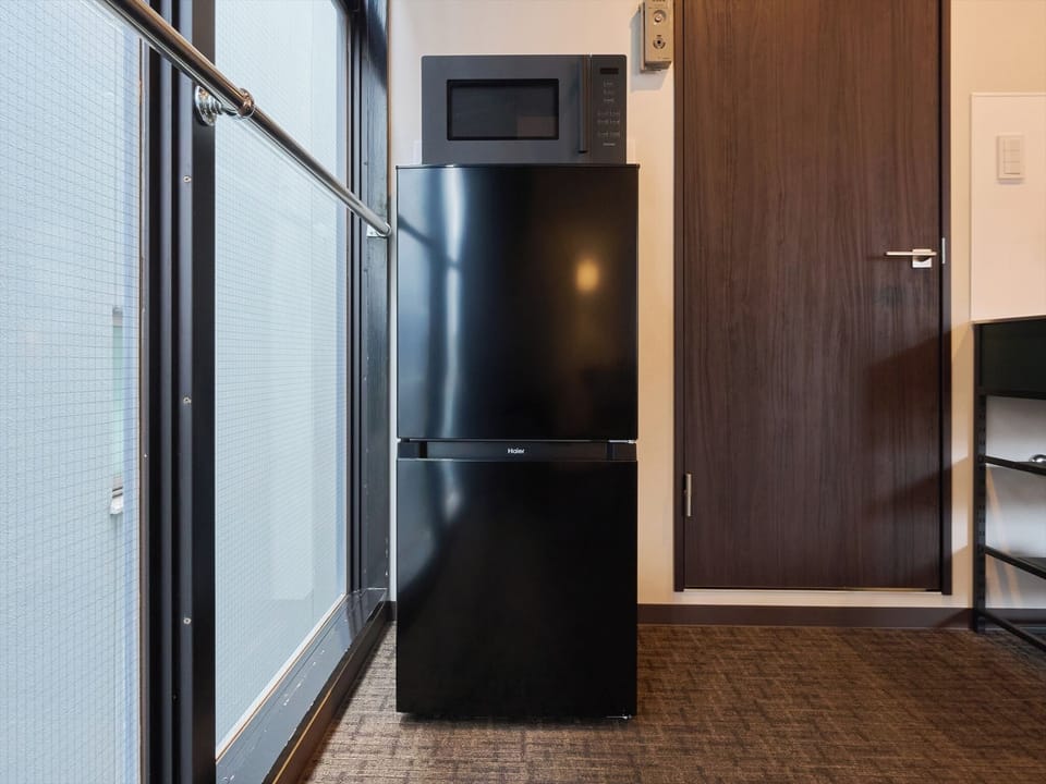 Deluxe Apartment, Balcony, City View | Private kitchen | Fridge, microwave, stovetop, cookware/dishes/utensils