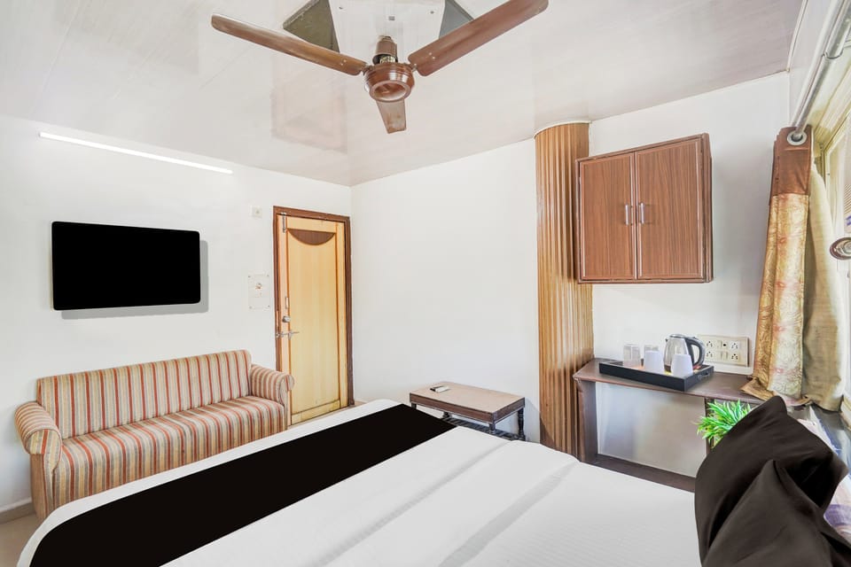 Classic Room | Desk, WiFi (free), bed sheets