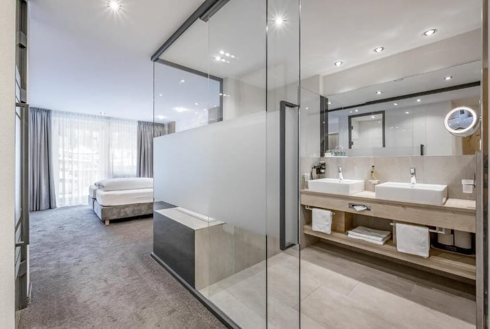 Deluxe Double Room, Balcony | Bathroom | Designer toiletries, hair dryer, towels, soap