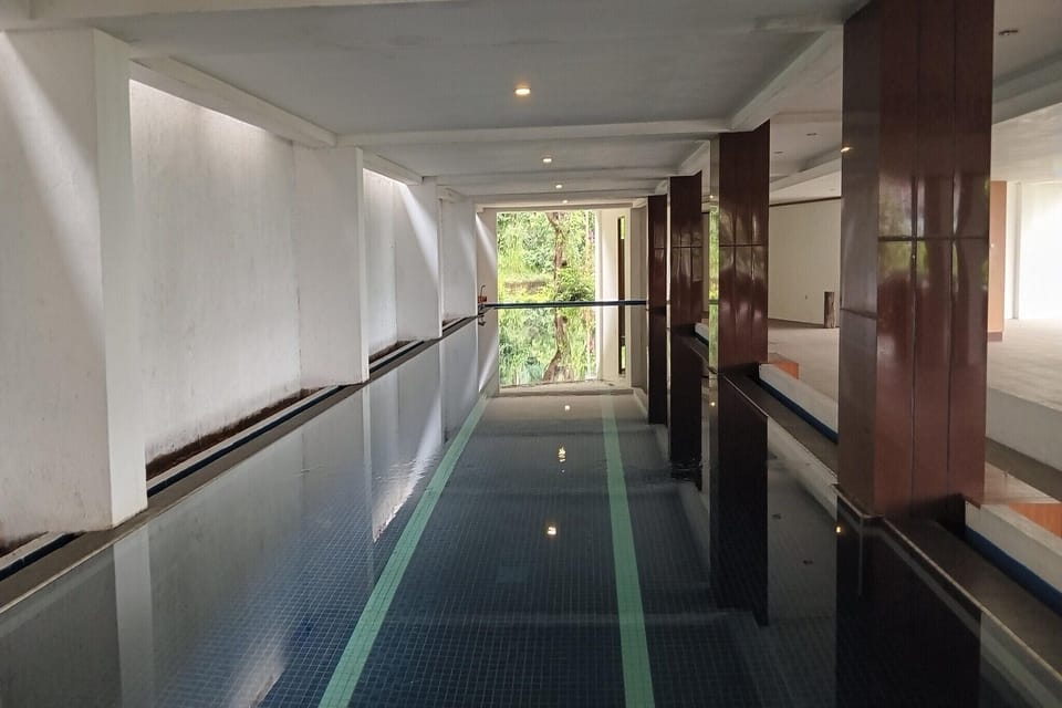 Hotel Swimming Pool