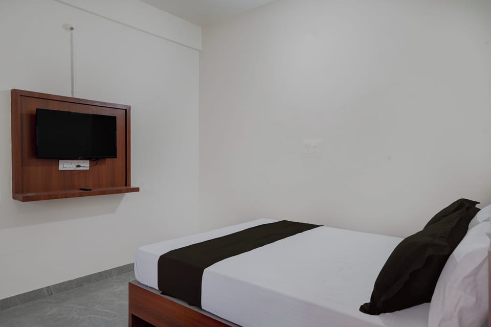 Deluxe Room | Desk, WiFi (free), bed sheets