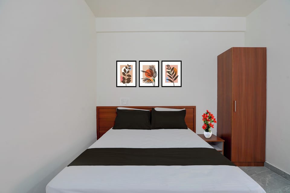 Deluxe Room | Desk, WiFi (free), bed sheets