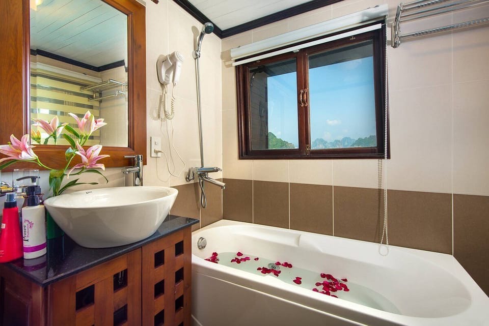 Royal Suite Cabin with Balcony | Bathroom | Shower, free toiletries, hair dryer, slippers