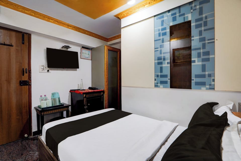 Desk, WiFi (free), bed sheets
