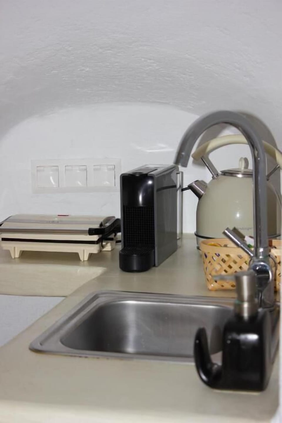 Fully equipped kitchenette for light meals and snacks