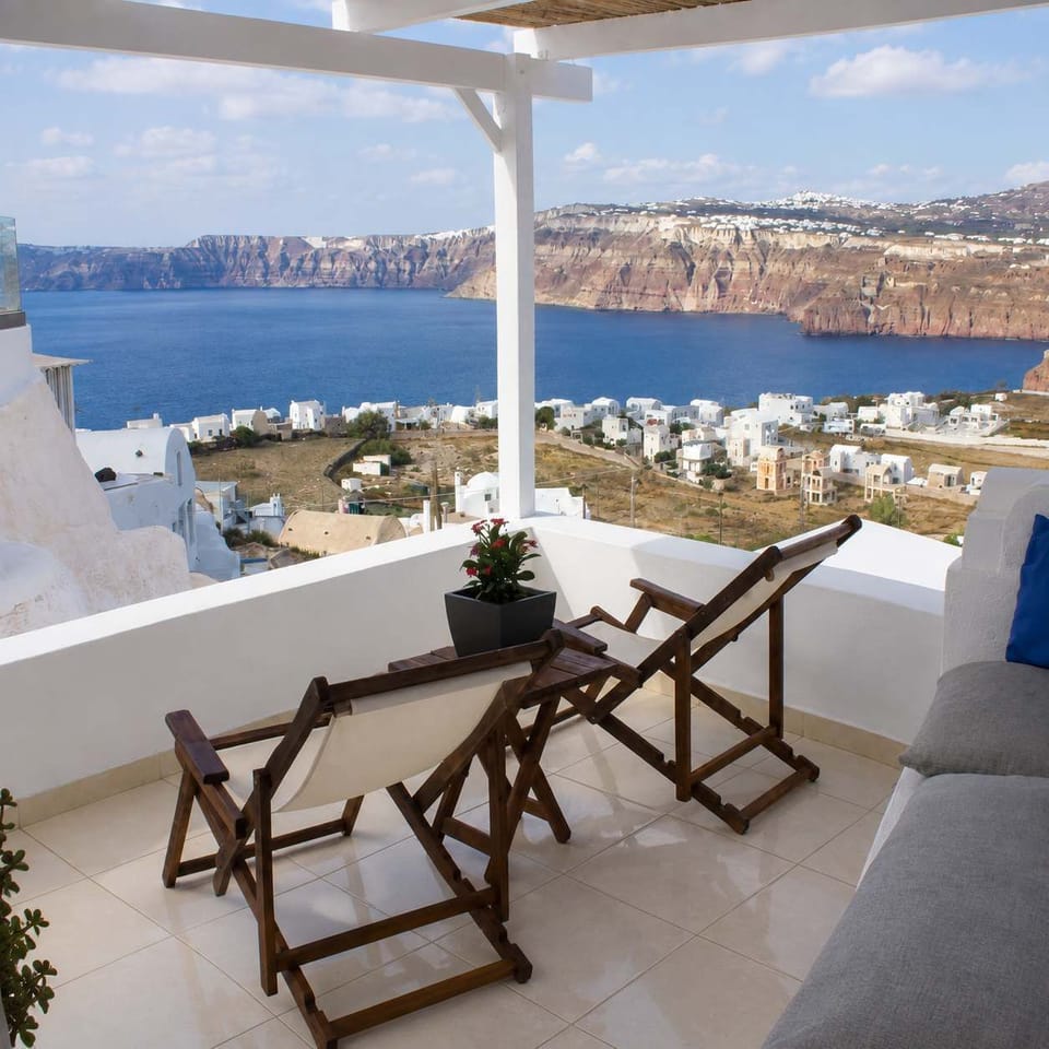 Spacious terrace with relaxing and sunset views