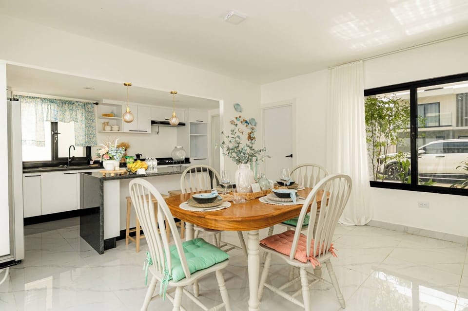 House, 3 Bedrooms, Private Pool, Garden View | Dining room