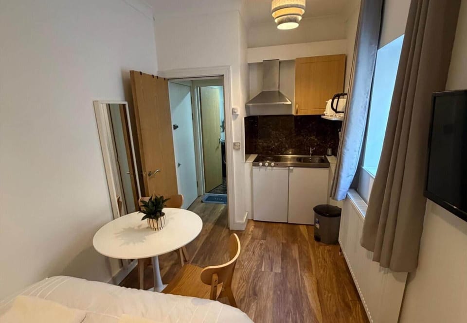 1 bedroom, iron/ironing board, WiFi (free)