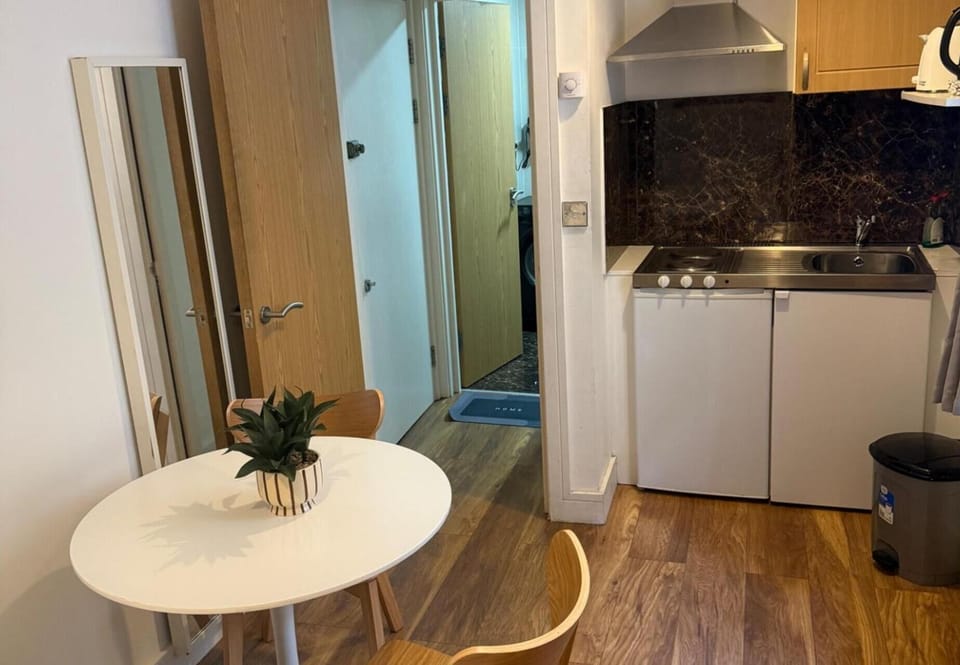 Microwave, electric kettle, toaster