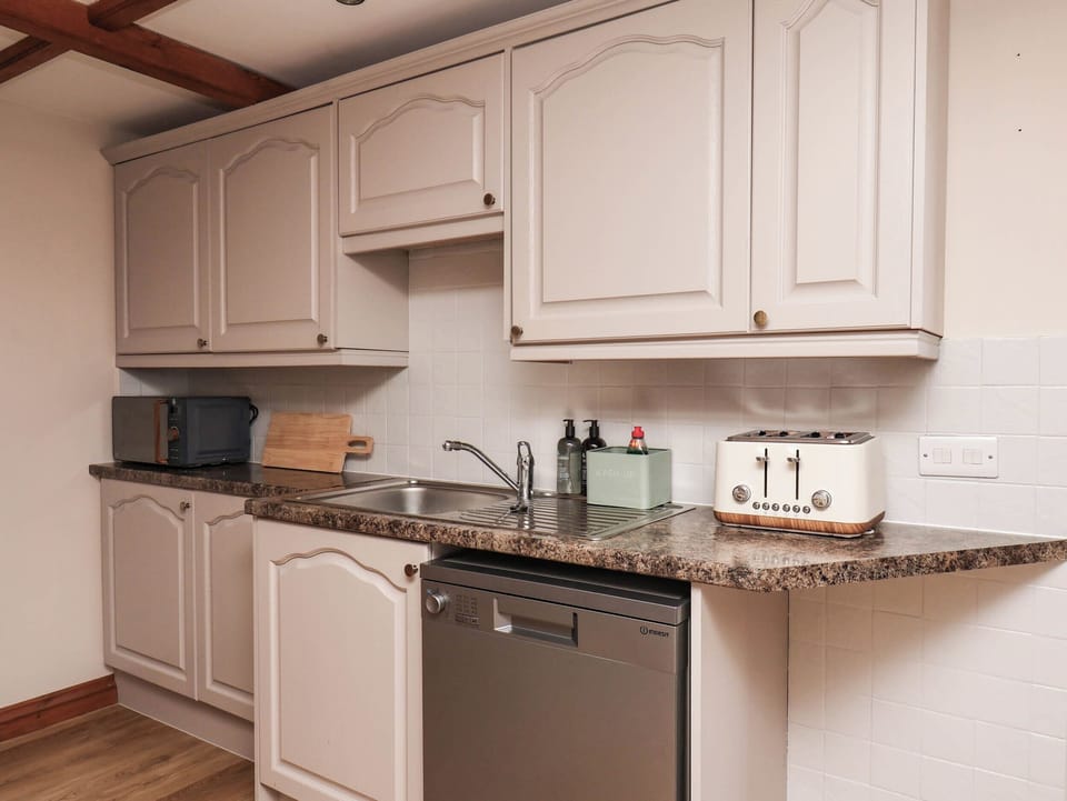 Cookware/dishes/utensils