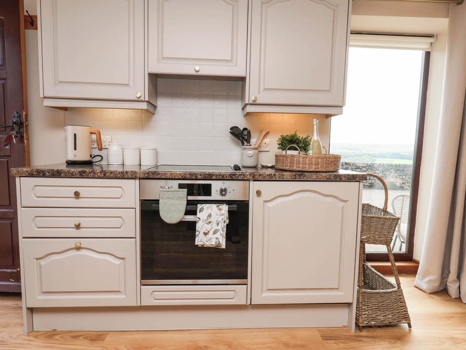 Cookware/dishes/utensils