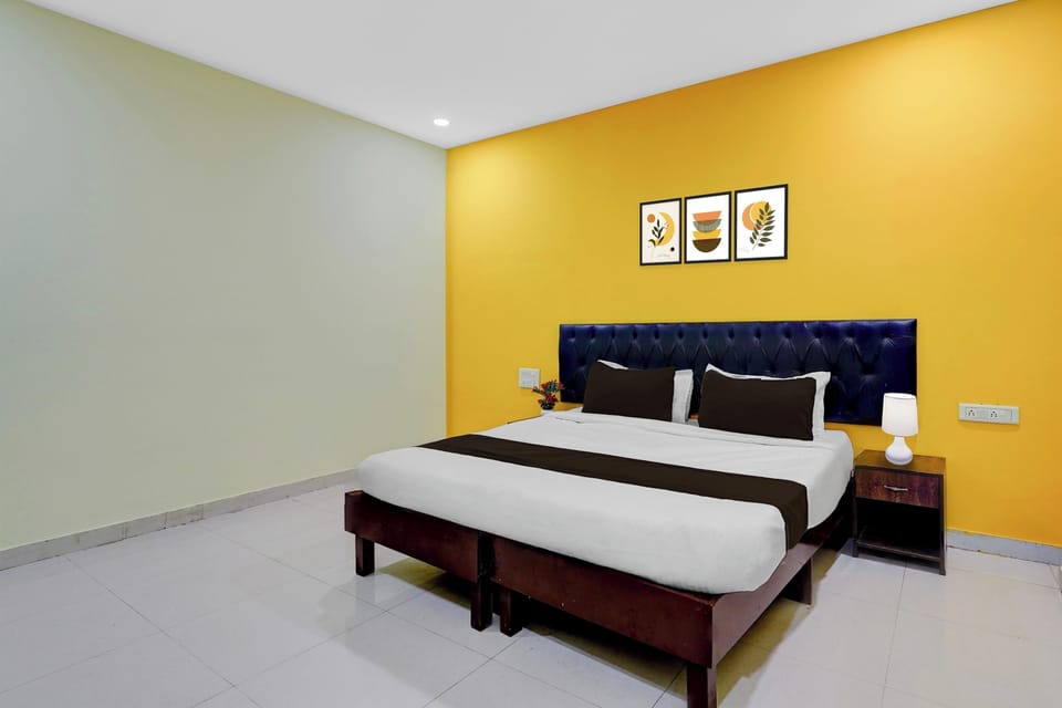 Desk, WiFi (free), bed sheets