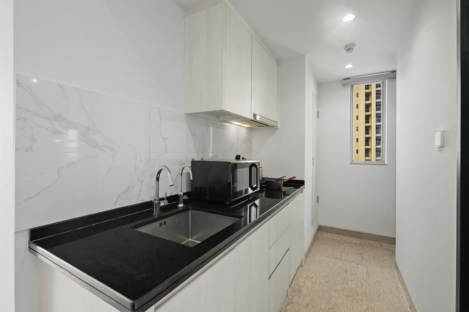 Apartment, 1 Bedroom, City View | Dining room