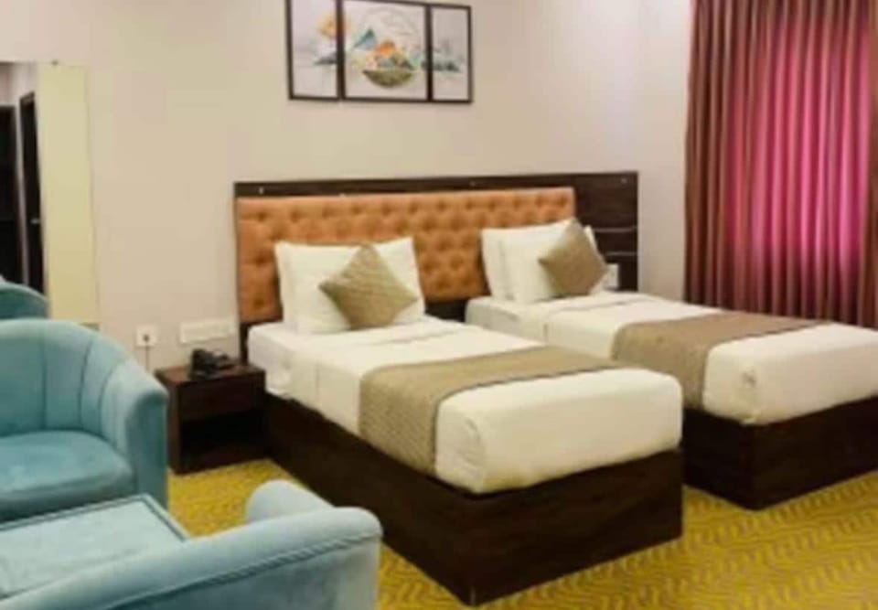 Desk, WiFi (free), bed sheets