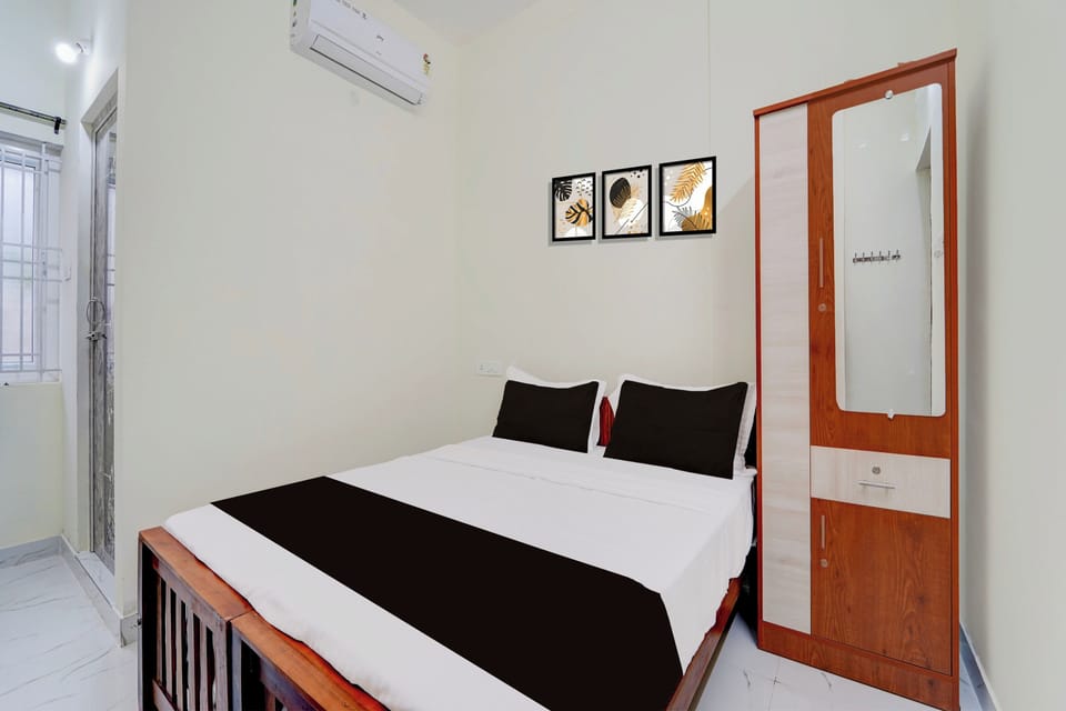 Desk, WiFi (free), bed sheets