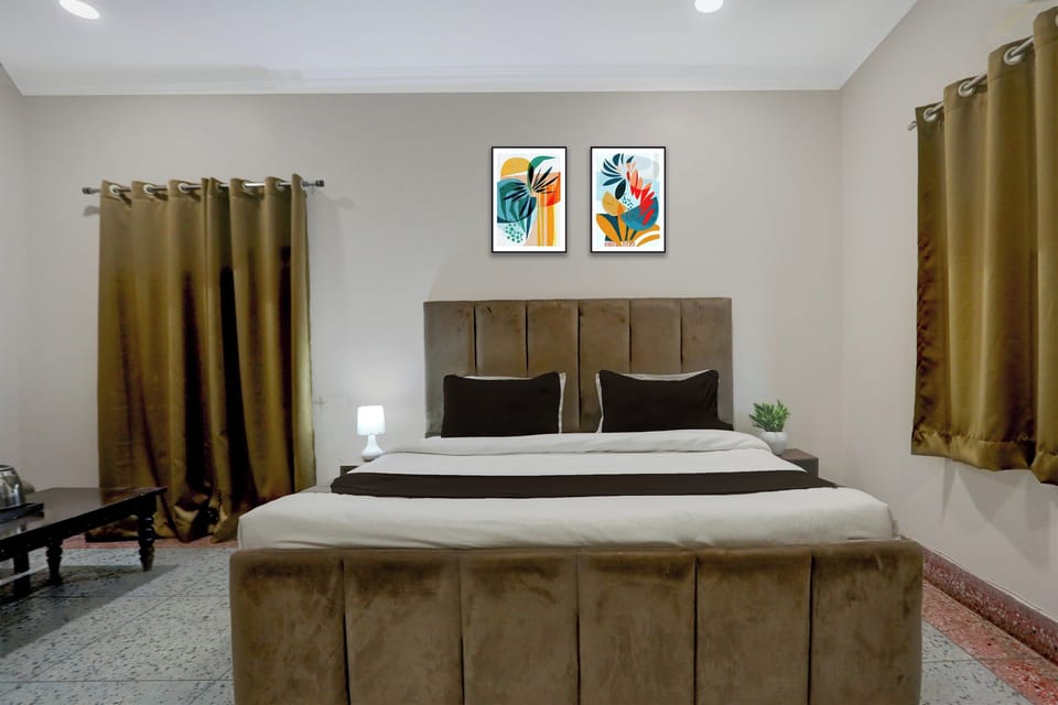 Desk, WiFi (free), bed sheets