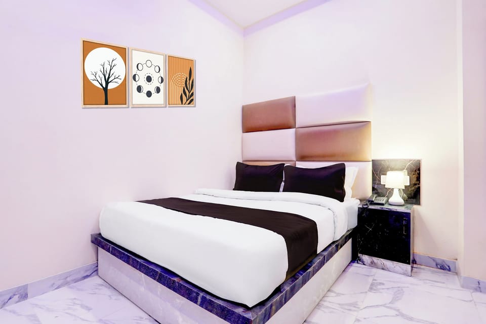 Desk, WiFi (free), bed sheets