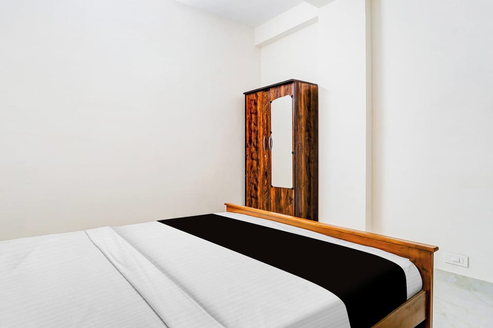 Desk, WiFi (free), bed sheets