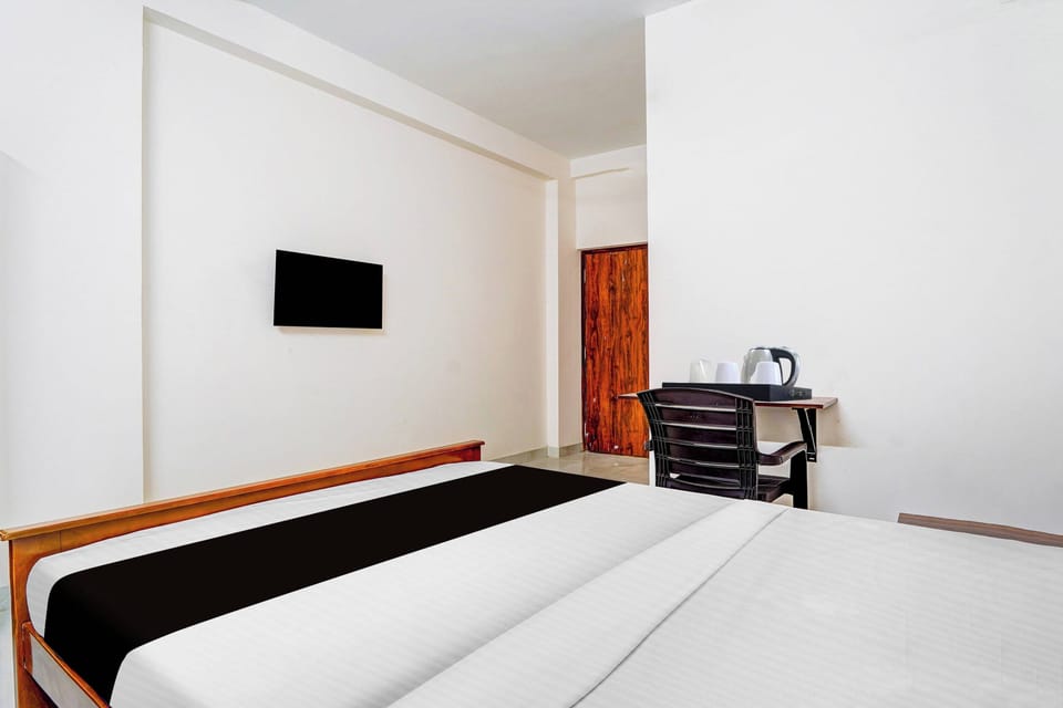 Desk, WiFi (free), bed sheets