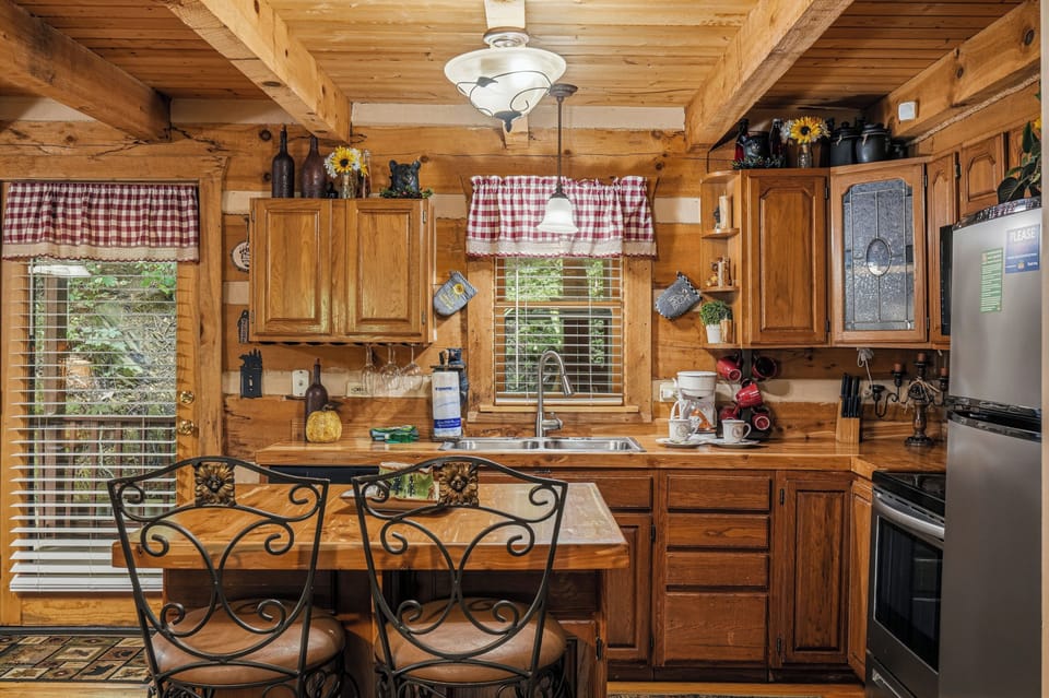 Fully equipped kitchen for meals and snacks