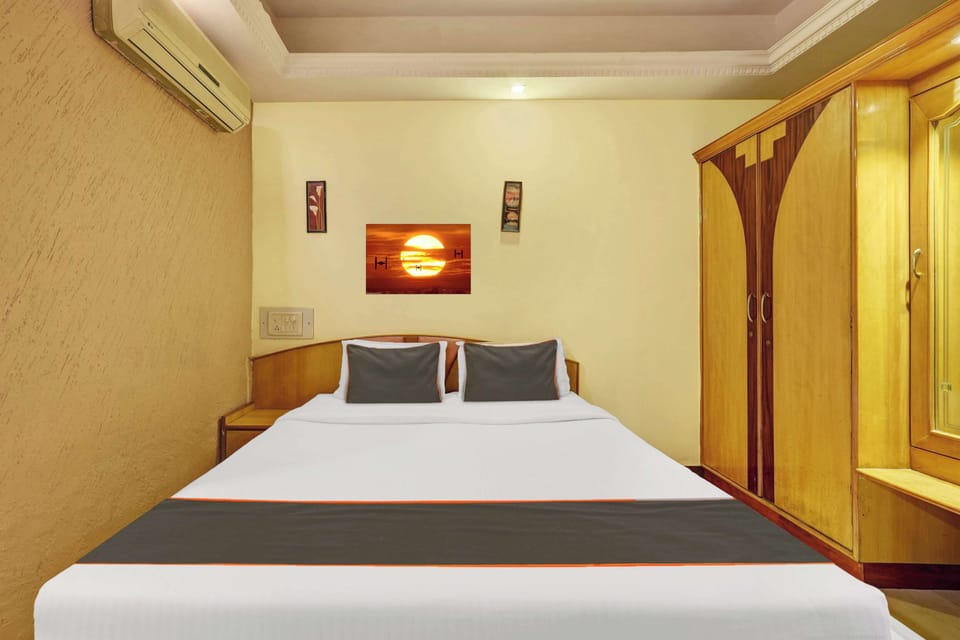 WiFi (free), bed sheets