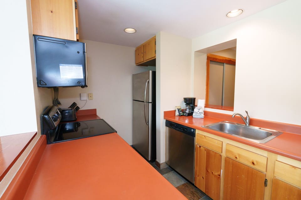 Studio | Private kitchen | Coffee/tea maker, fridge, oven, toaster