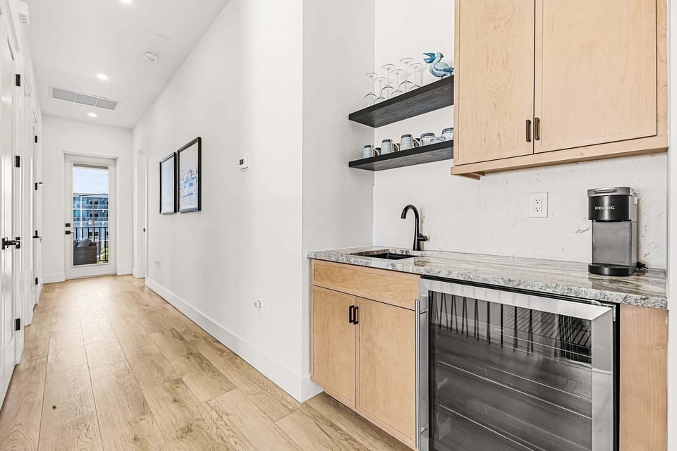 House, 6 Bedrooms | Private kitchen | Coffee/tea maker, fridge, oven, toaster