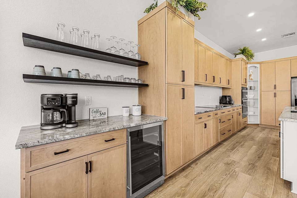 House, 6 Bedrooms | Private kitchen | Coffee/tea maker, fridge, oven, toaster