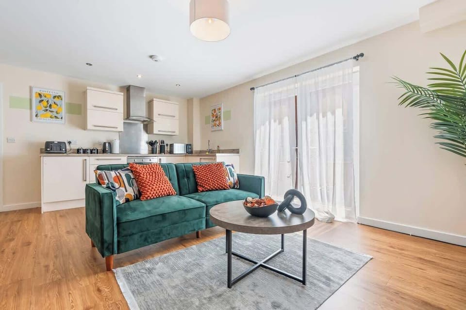 Enjoy a bright open-plan living area with a comfortable sofa, Smart TV with streaming access, and a sofa bed for extra guests. Ideal for relaxing, working remotely, or socializing, with fast Wi-Fi and a warm, welcoming atmosphere.