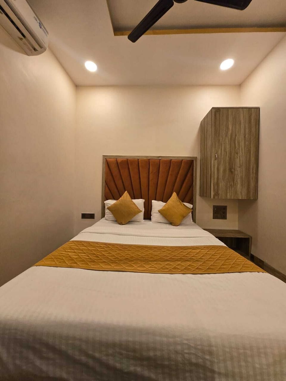 Deluxe Double Room | Memory foam beds, desk, laptop workspace, WiFi (free)