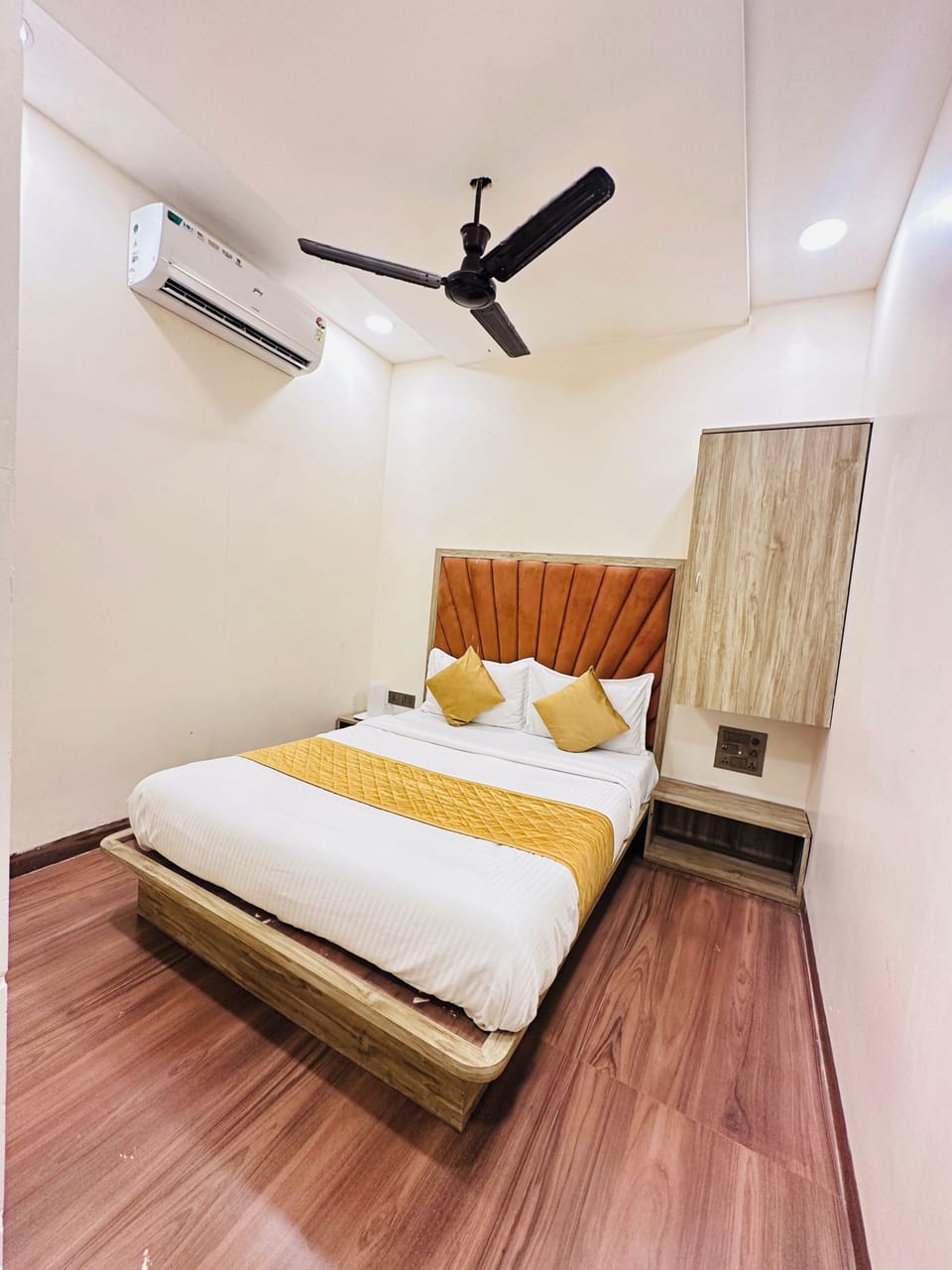Deluxe Double Room | Memory foam beds, desk, laptop workspace, WiFi (free)