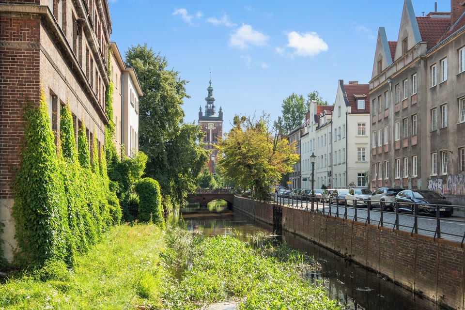 Okolica oferuje szeroki wybór restauracji, kawiarni, piekarni, sklepów i punktów usługowych. Większość najważniejszych atrakcji znajduje się w zasięgu spaceru, dlatego samochód nie jest potrzebny do zwiedzania centrum.