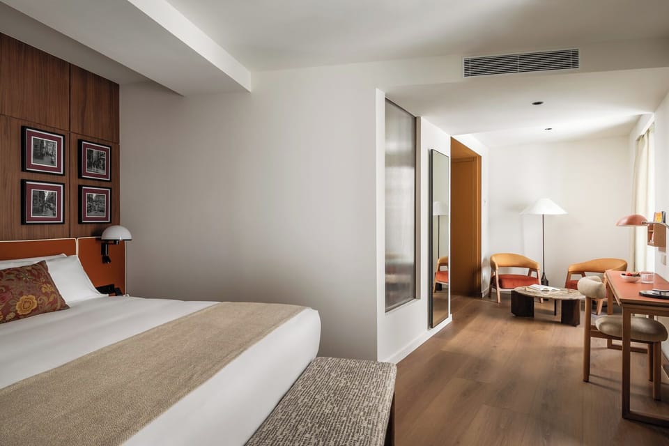 Junior Suite | Down comforters, minibar, in-room safe, desk