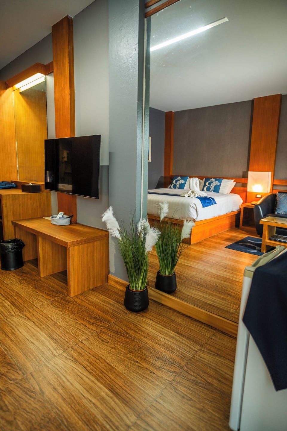 Poolside Room | Minibar, in-room safe, WiFi (free), bed sheets