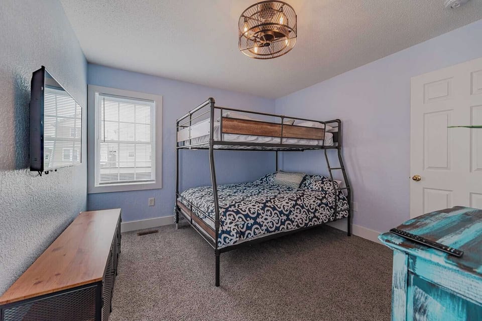 Mid-Level Bedroom w/Duo Bunk