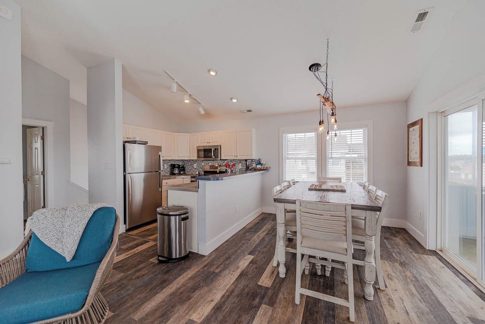 Top Level Dining/Kitchen Area