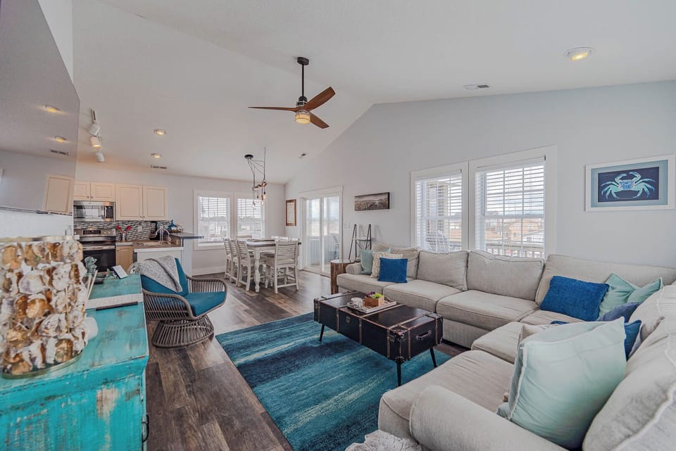 Top Level Living/Dining Area