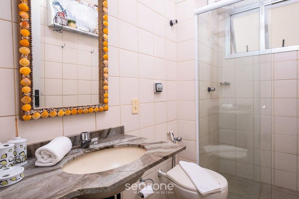 Basic Apartment | Bathroom | Shower