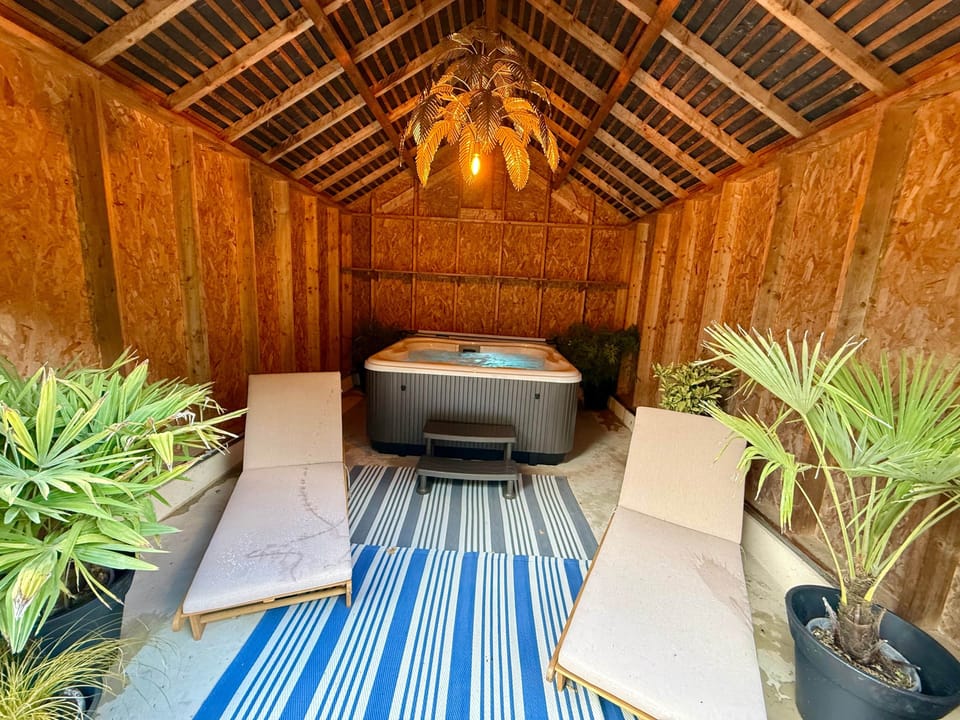 Jacuzzi Privée abrité (4 personnes)