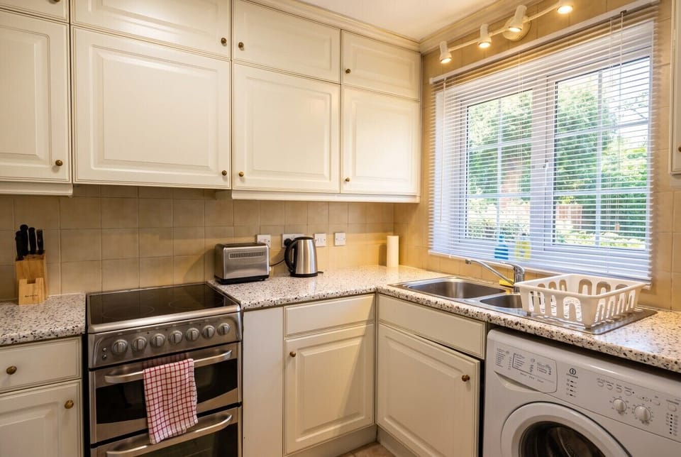 Fully equipped kitchen with oven, washer and all you need for home cooked meals
