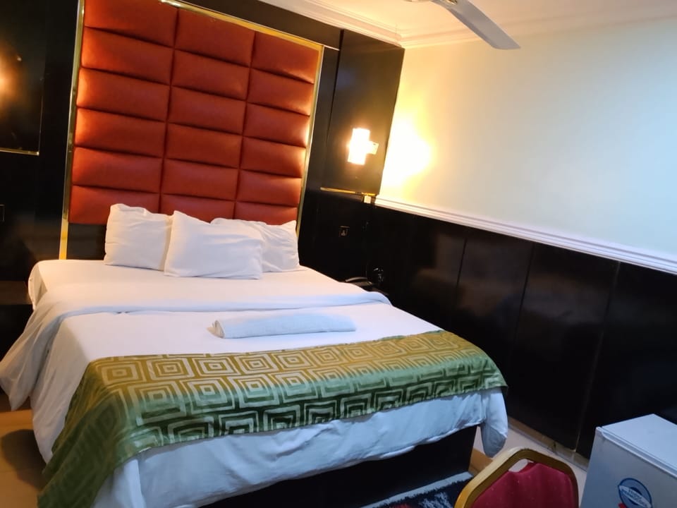 Executive Room | Desk, WiFi (free)