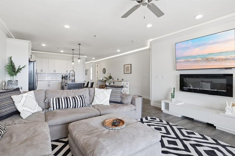Condo, Multiple Beds (1065Topsider 408) | Living area | Fireplace