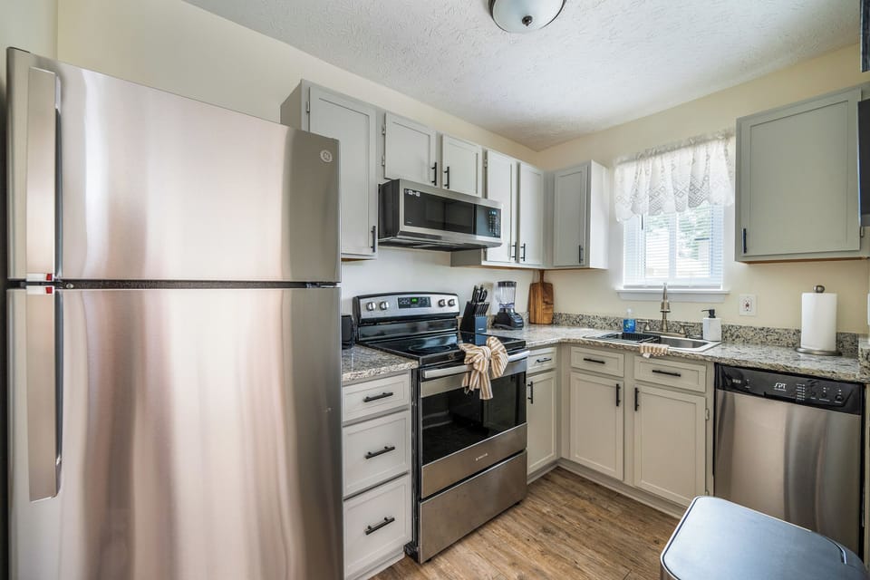 Fully equipped kitchen with stainless steel appliances for all your guest needs.